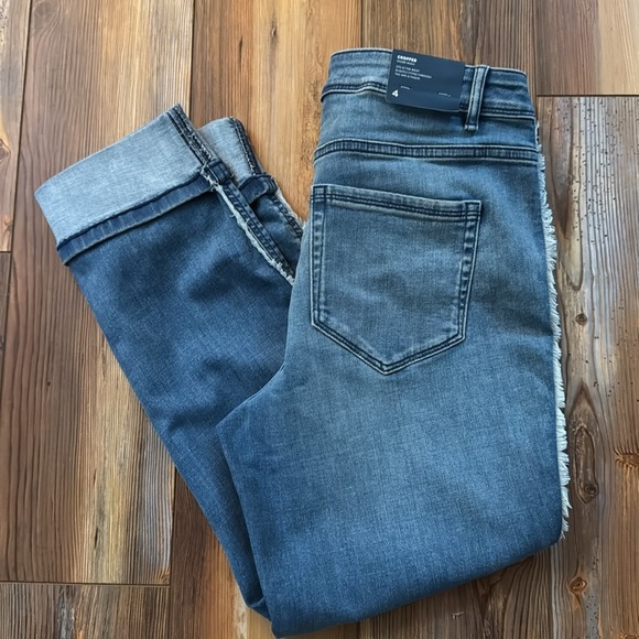 J. Jill denim high- rise cropped shore wash 4 - Picture 8 of 10